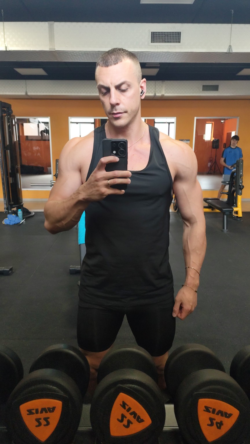 Davide Fardone durante un allenamento in palestra